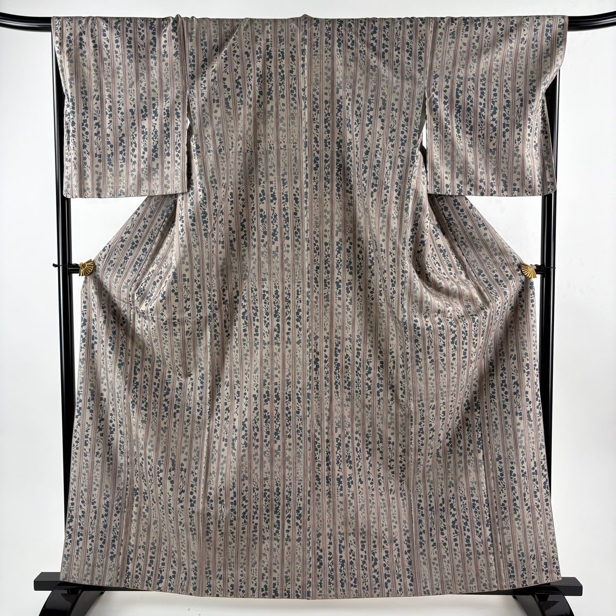 小紋 身丈162 5 cm 裄丈68 L 袷 紬地 縦縞 草花 薄小豆 正絹 秀品