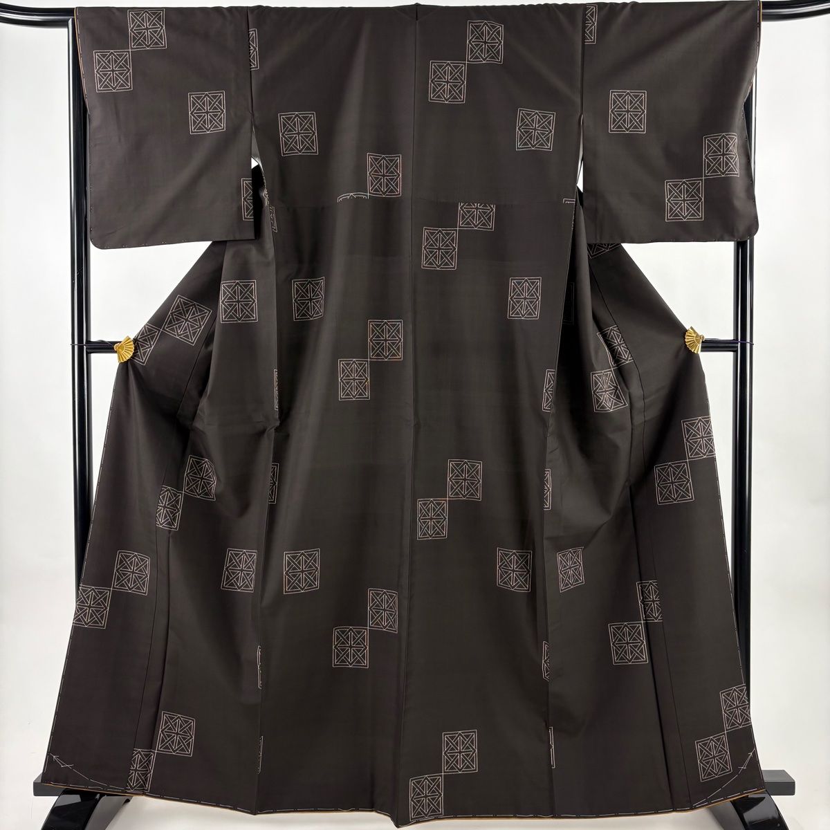 【美品】 大島紬 身丈164cm 裄丈67cm M 袷 幾何学 焦茶色 正絹 秀品 【】