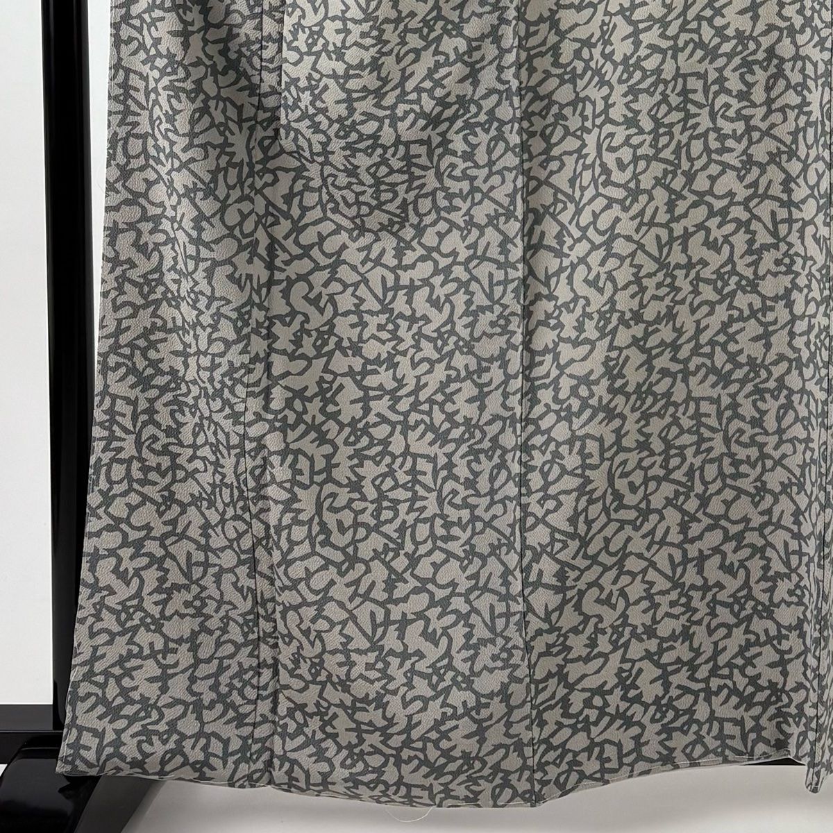 小紋 身丈161 cm 裄丈64 5 M 袷 落款 文字文 縮緬 灰色 正絹 秀品