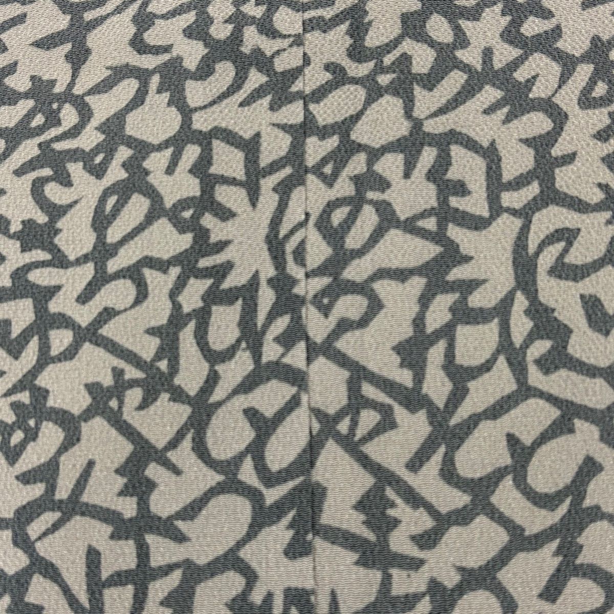  小紋 身丈161 cm 裄丈64 5 M 袷 落款 文字文 縮緬 灰色 正絹 秀品 小紋 着物