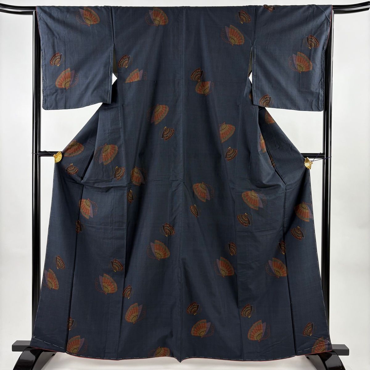 大島紬 身丈162.5cm 裄丈65cm M 袷 純泥染 証紙 蝶 濃紺 正絹 秀品