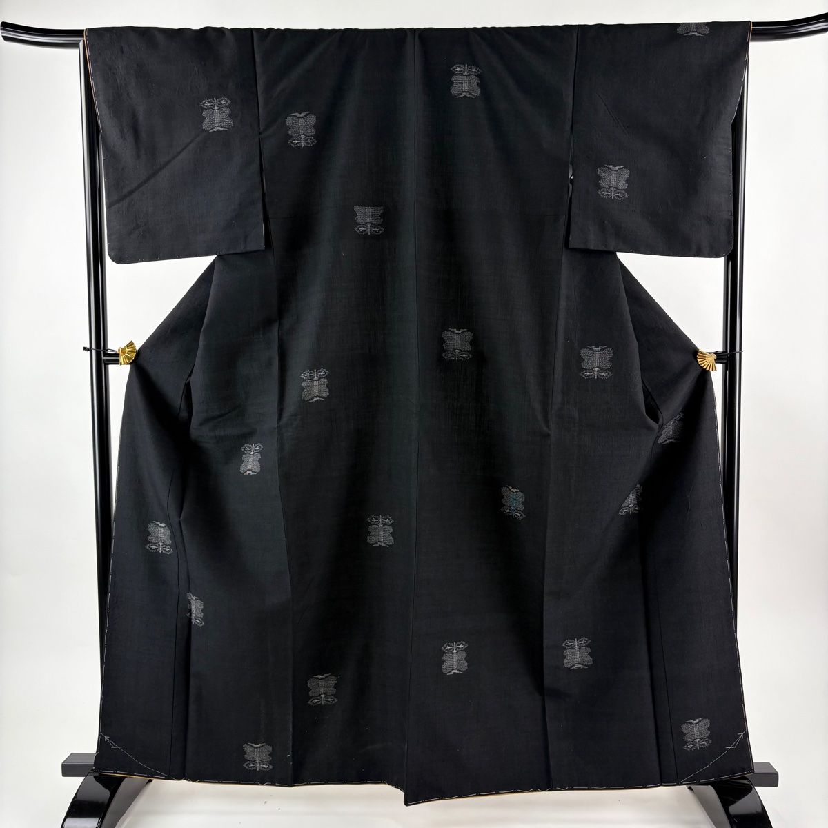 結城紬 身丈163 cm 裄丈67 5 L 袷 証紙 遠州椿 亀甲絣 黒 正絹 秀品