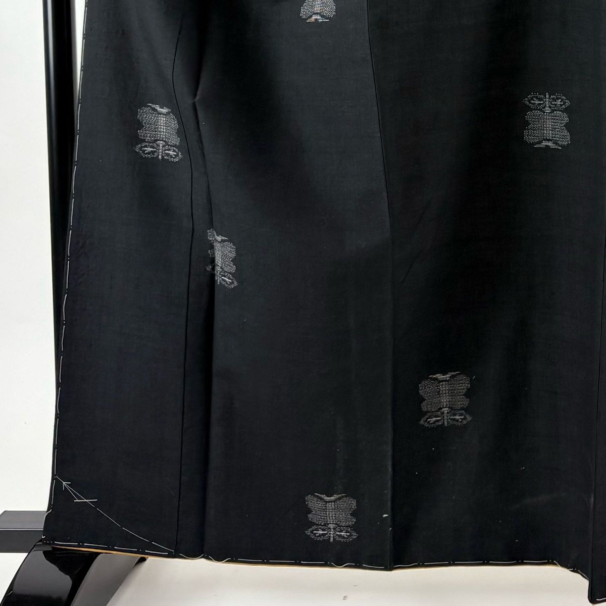 結城紬 身丈163 cm 裄丈67 5 L 袷 証紙 遠州椿 亀甲絣 黒 正絹 秀品