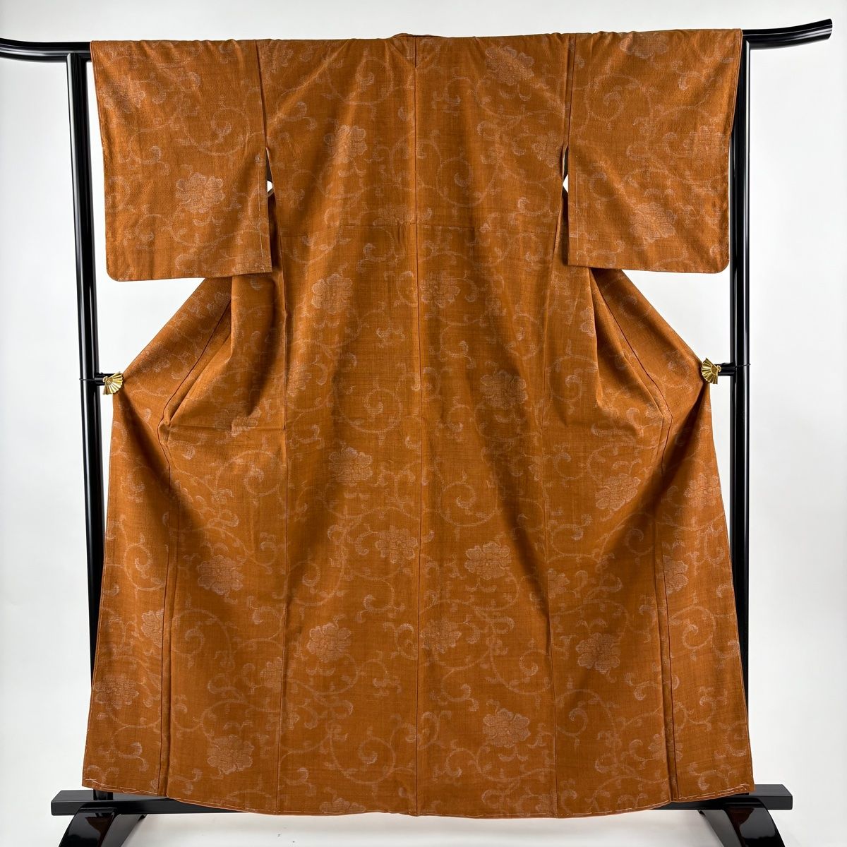 紬 身丈162 cm 裄丈64 M 袷 バチ衿 花唐草 亀甲絣 山吹茶色 正絹 秀品