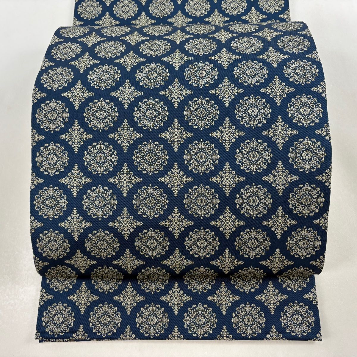 開き名古屋帯 龍村美術織物 華文 花唐草 紺色 正絹