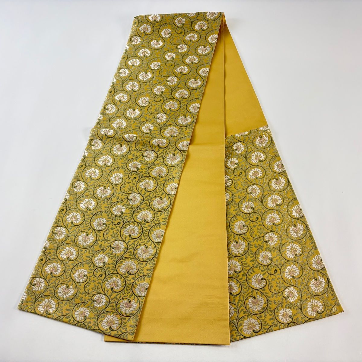 美品】 袋帯 名品 証紙 注文 花唐草 刺繍 薄黄土色 六通 正絹