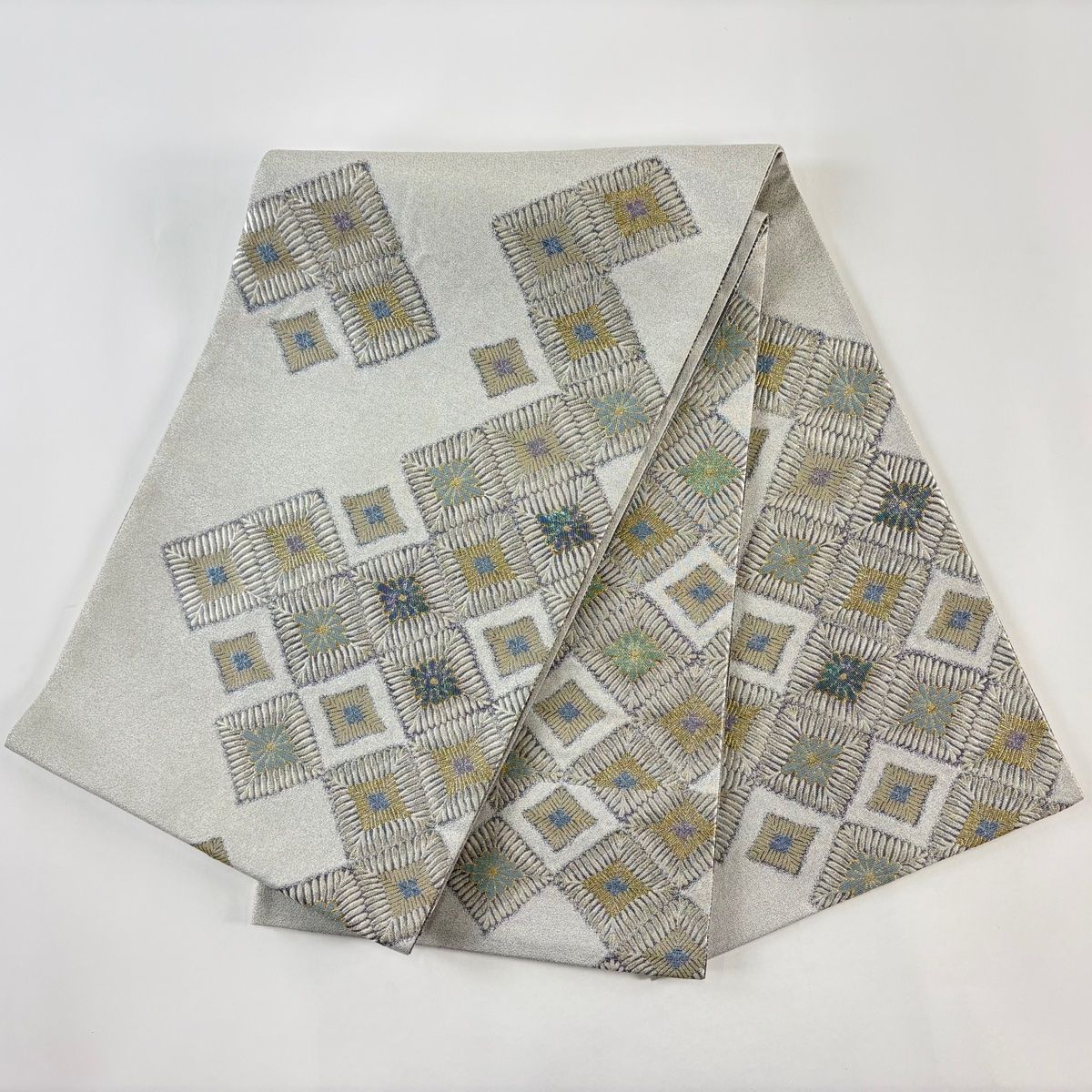 美品】 袋帯 名品 やまと 若松菱 松菱 金銀糸 螺鈿 銀色 六通 正絹