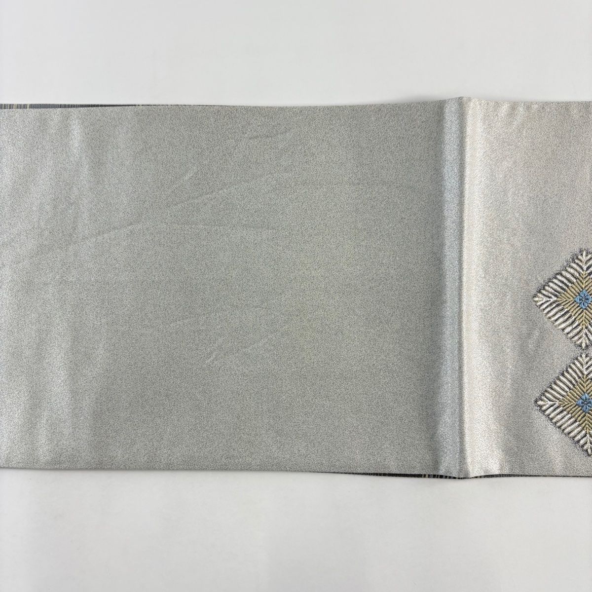 美品】 袋帯 名品 やまと 若松菱 松菱 金銀糸 螺鈿 銀色 六通 正絹