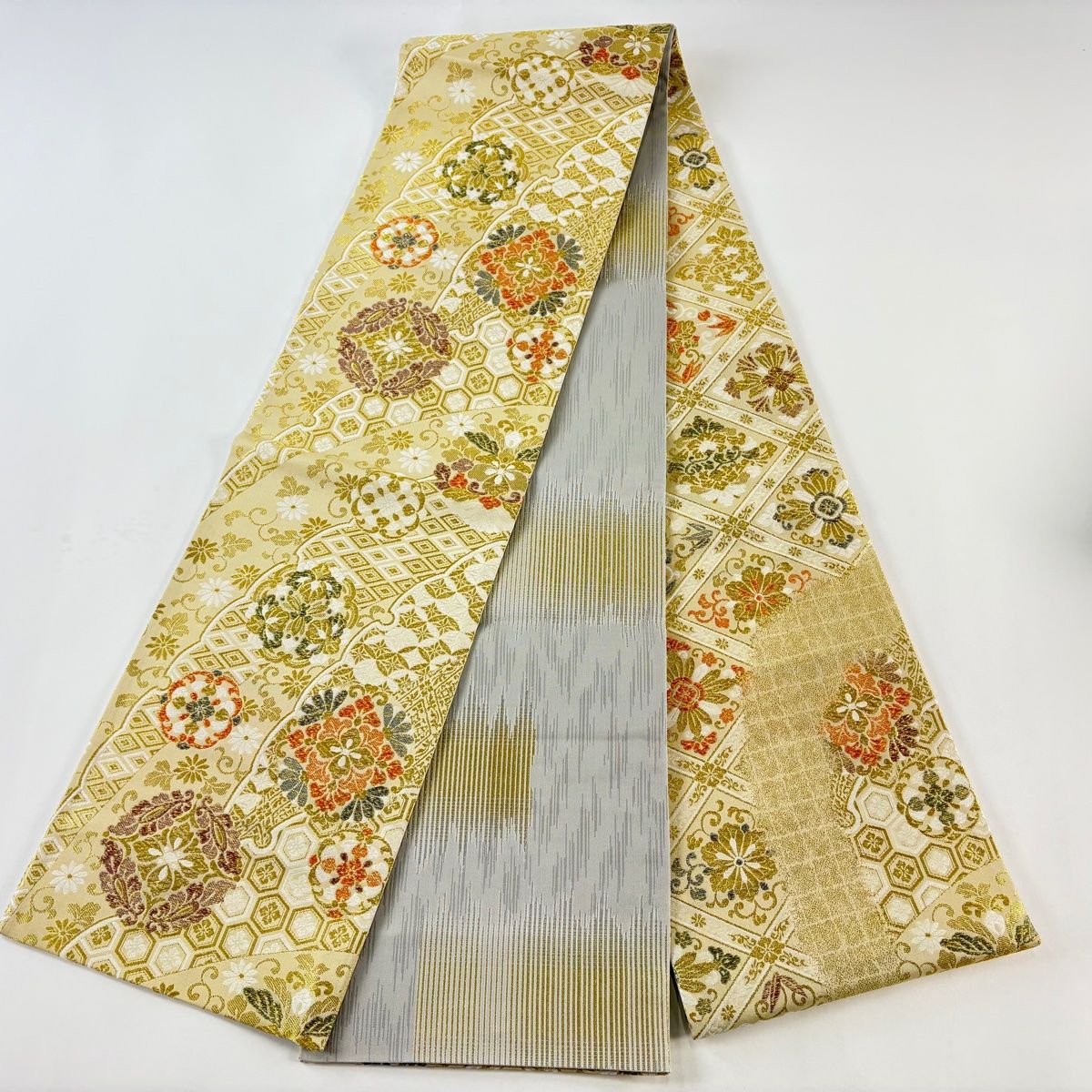 美品】 袋帯 名品 手先二通り 華文 有職文様 唐織 金糸 金色 お太鼓柄