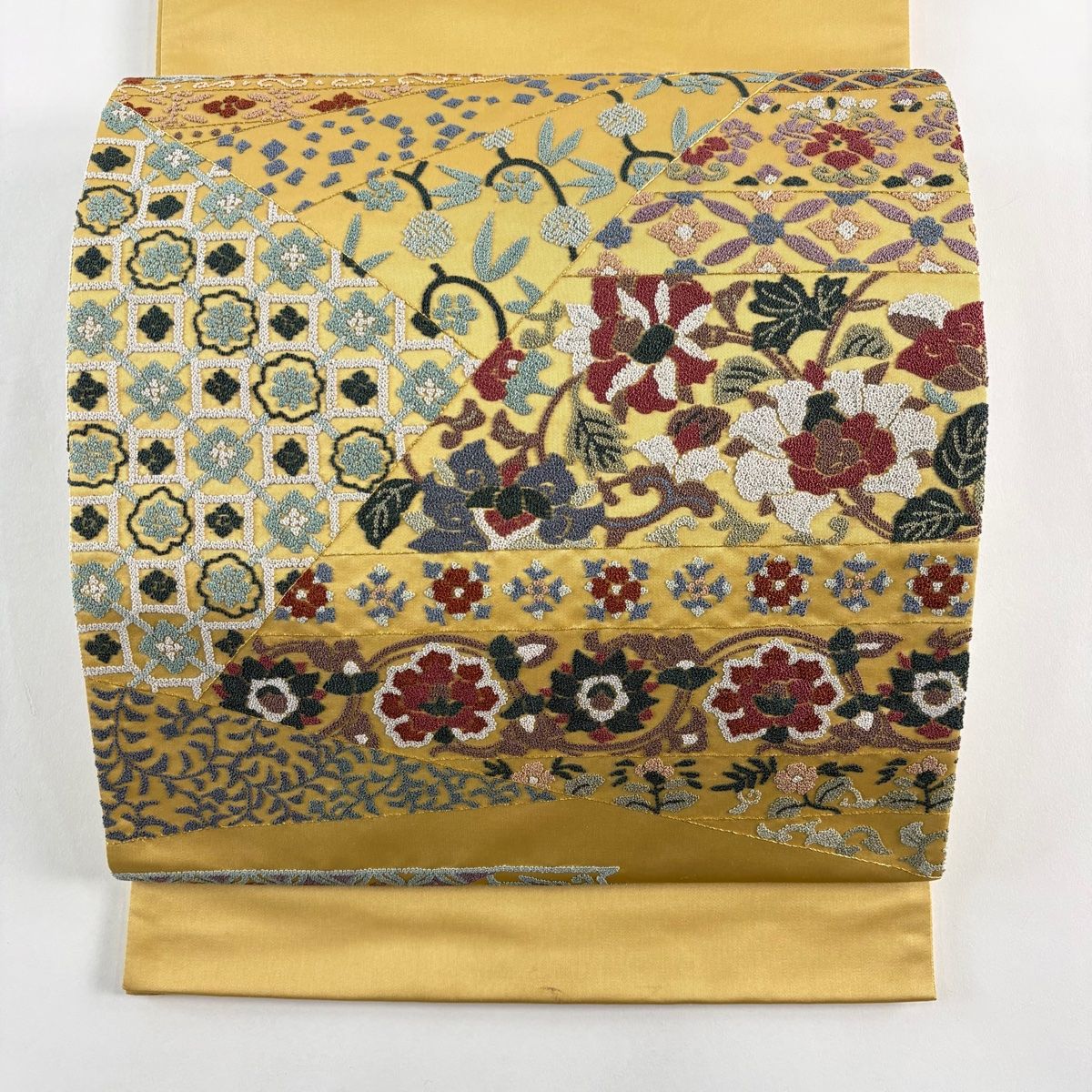 袋帯 名品 草花 蜀江文 相良刺繍 金糸 ベージュ お太鼓柄 正絹 【中古