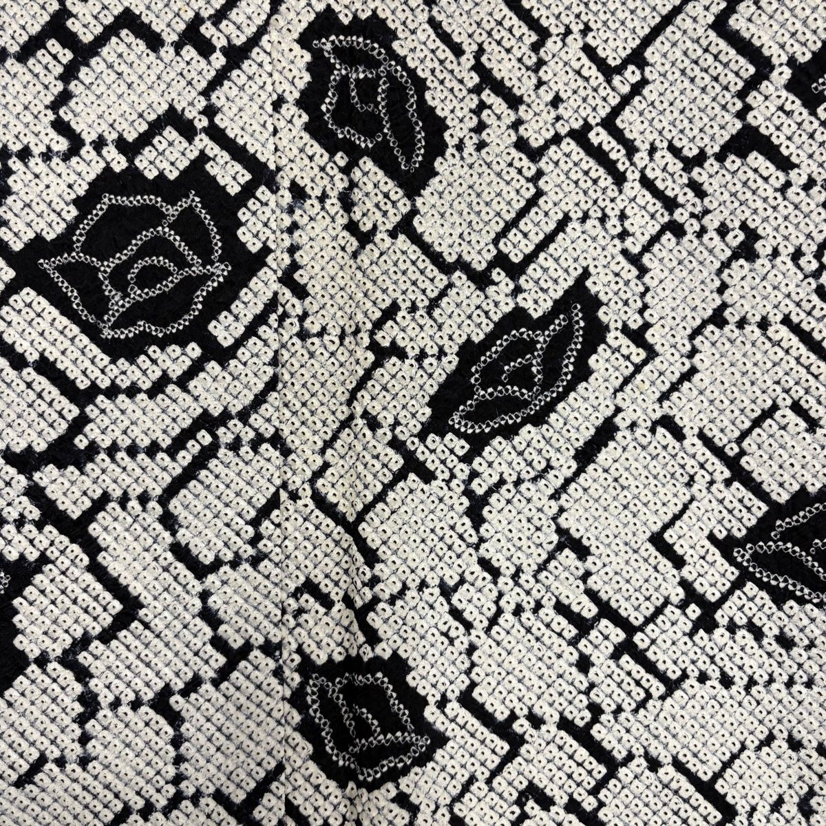  小紋 身丈165 cm 裄丈68.5 L 袷 花 総絞り 灰白 正絹 小紋 着物