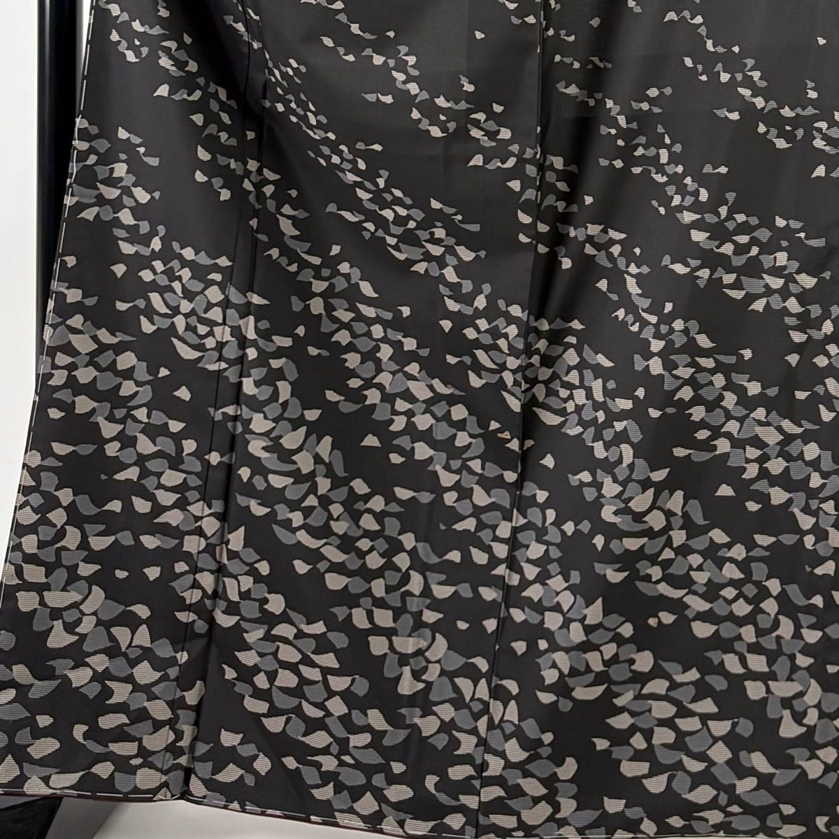 付下げ 身丈166 cm 裄丈69.5 L 袷 川村久太郎 紬地 落款 幾何学 黒 正絹