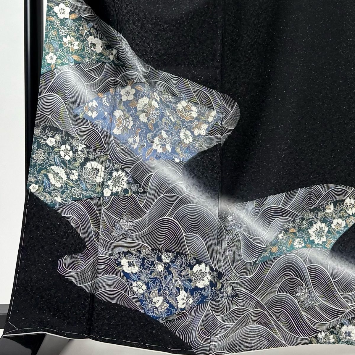 付下げ 身丈163.5 cm 裄丈67 M 袷 草花 流水 銀通し 銀彩 黒 正絹
