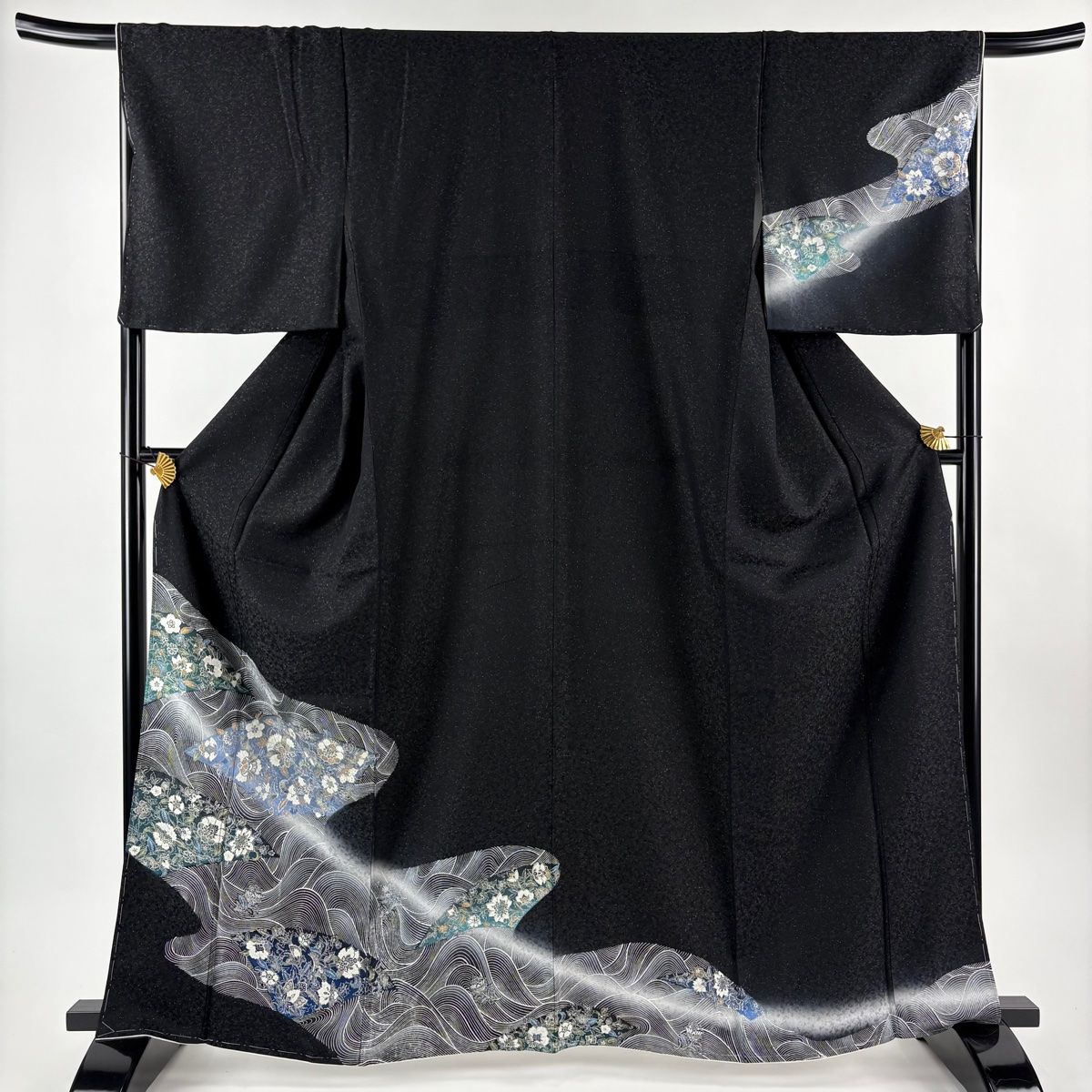 付下げ 身丈163.5 cm 裄丈67 M 袷 草花 流水 銀通し 銀彩 黒 正絹 名品