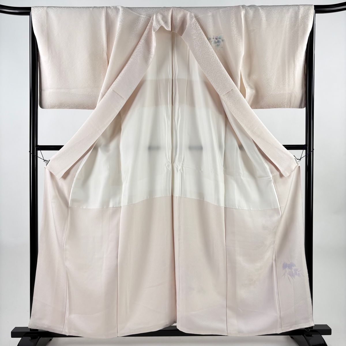  付下げ 身丈159 5 cm 裄丈65 M 袷 落款 草花 シルエット 螺鈿 金彩 薄ピンク 正絹 訪問着 付け下げ 着物