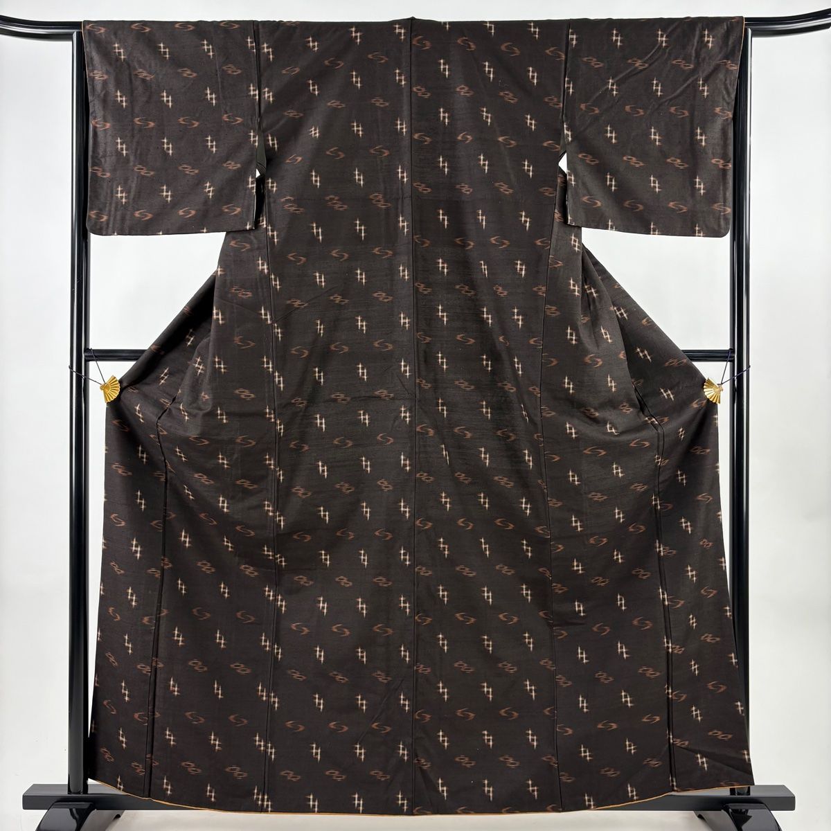 紬 身丈162 cm 裄丈64.5 M 袷 井桁 幾何学 焦茶色 正絹 名品