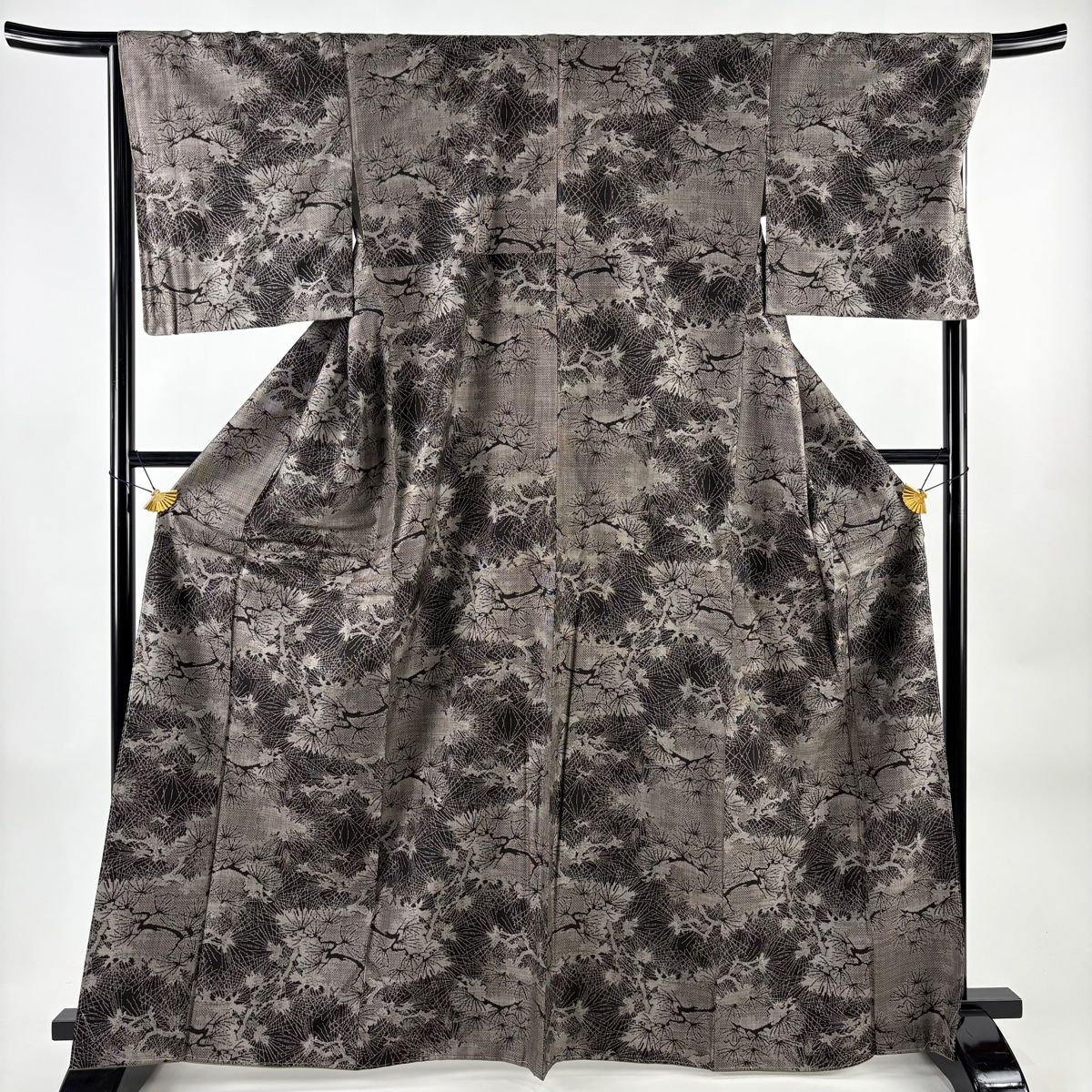 大島紬 身丈166 cm 裄丈68 L 袷 吉三郎 泥染 証紙 松 焦茶色 正絹