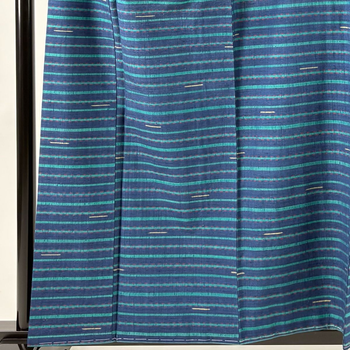 紬 身丈160 5 cm 裄丈66 M 袷 琉球古典紬 横縞 幾何学 紺色 正絹