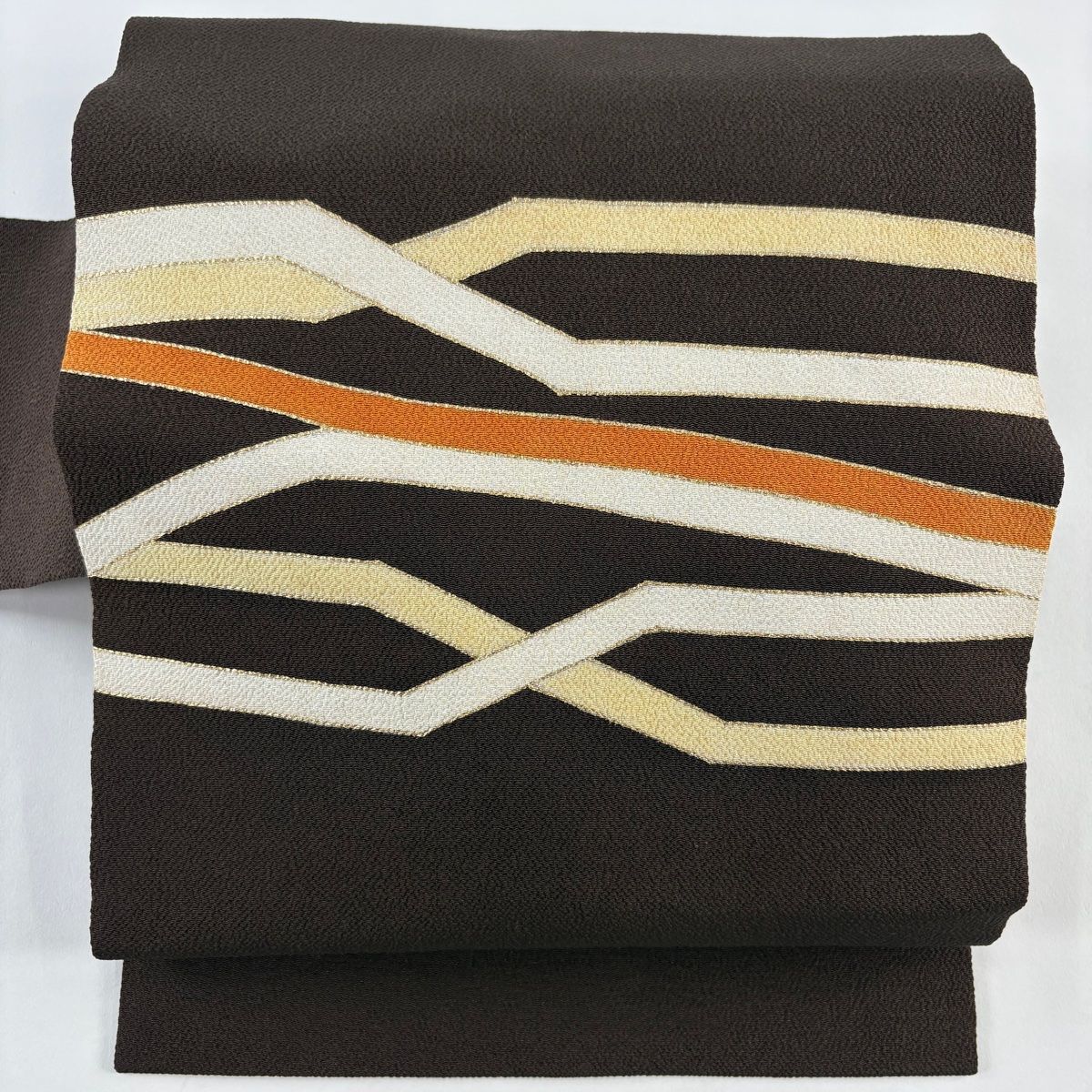 名古屋帯 逸品 幾何学 金彩 縮緬 焦茶色 正絹 【中古】 - メルカリ