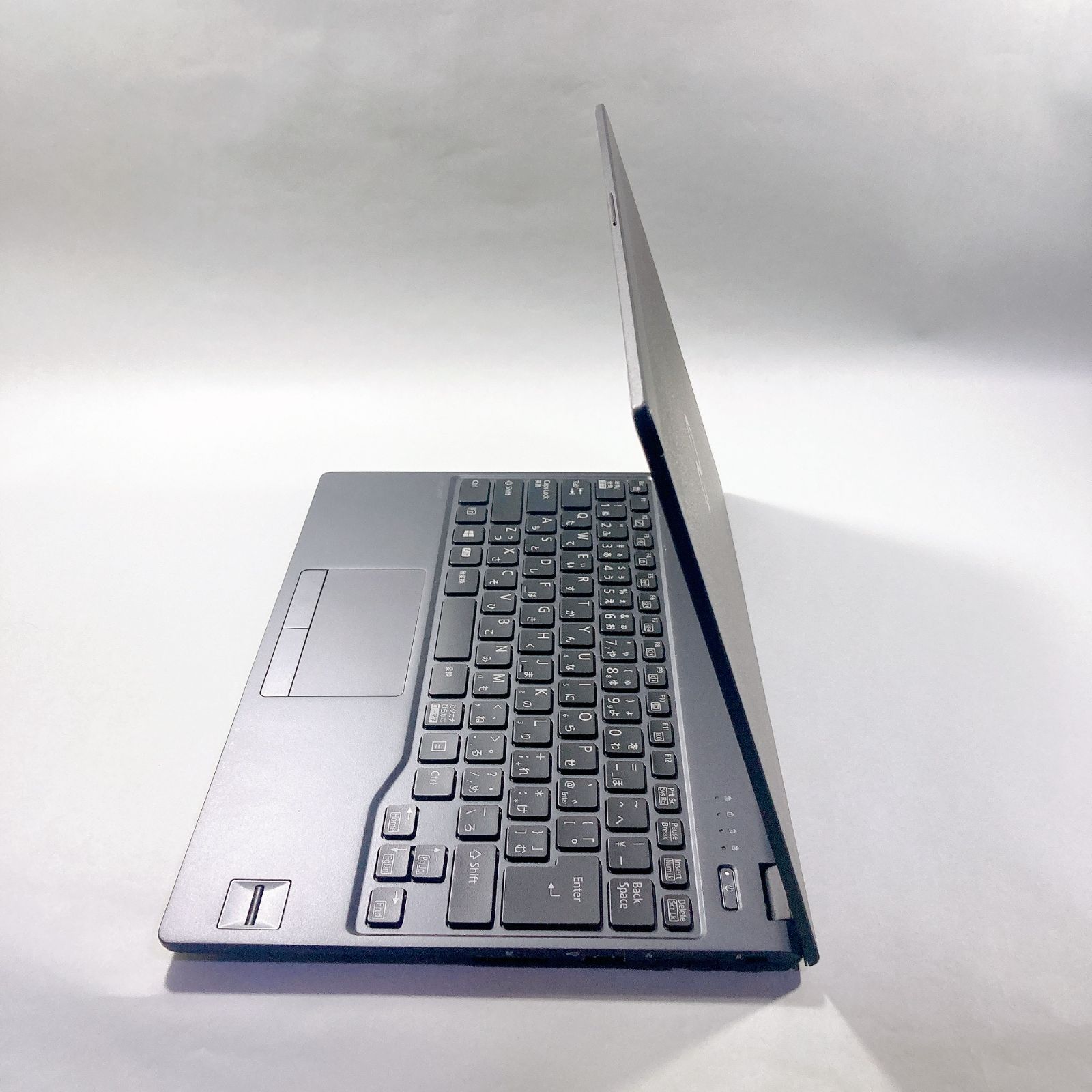 560✨軽量・超薄型 /爆速 SSD新品 /Office付/事務作業に快適✨すぐ