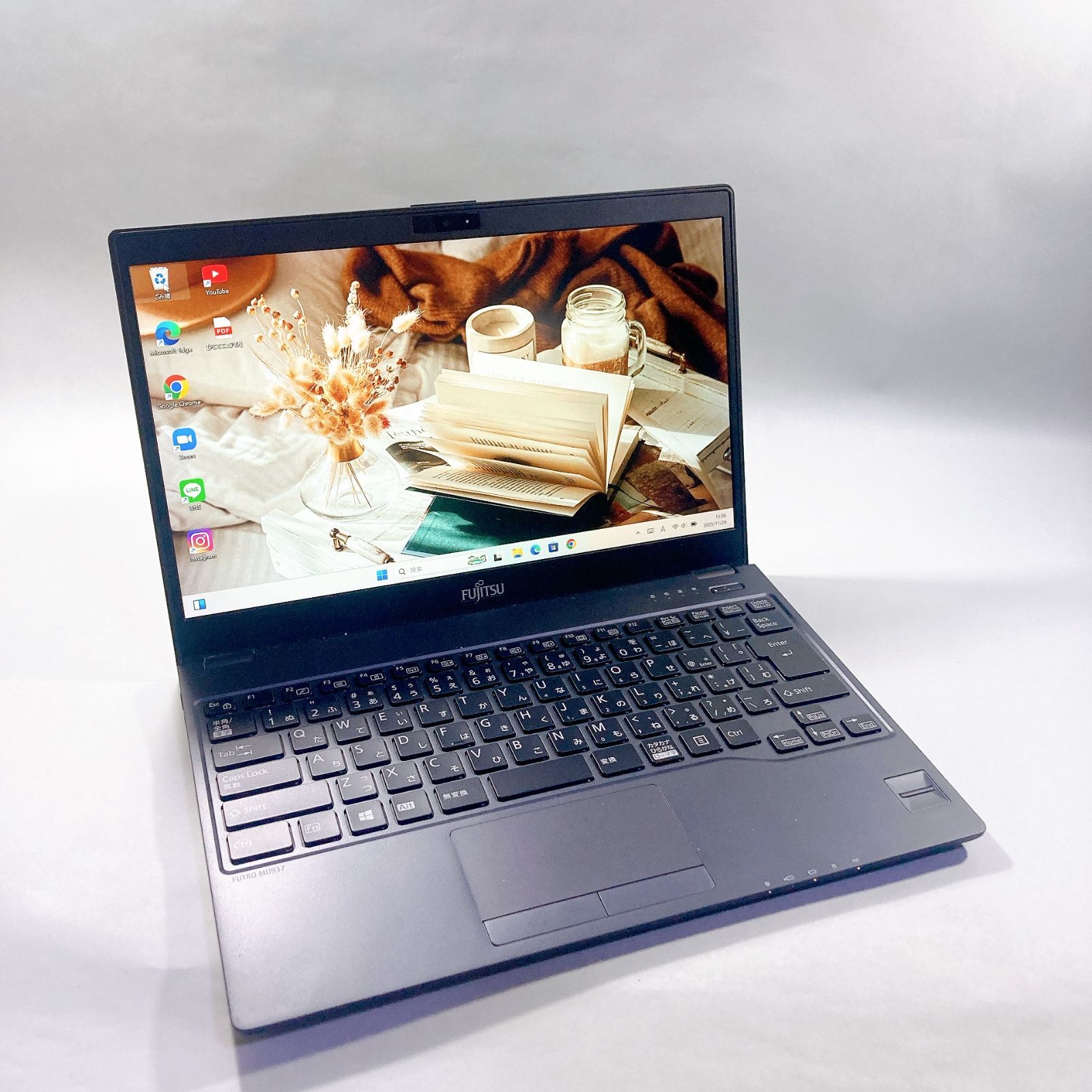 ノートPC 小型超軽量‎‼️8GB✨i5✨SSD256✨カメラ付レッツ