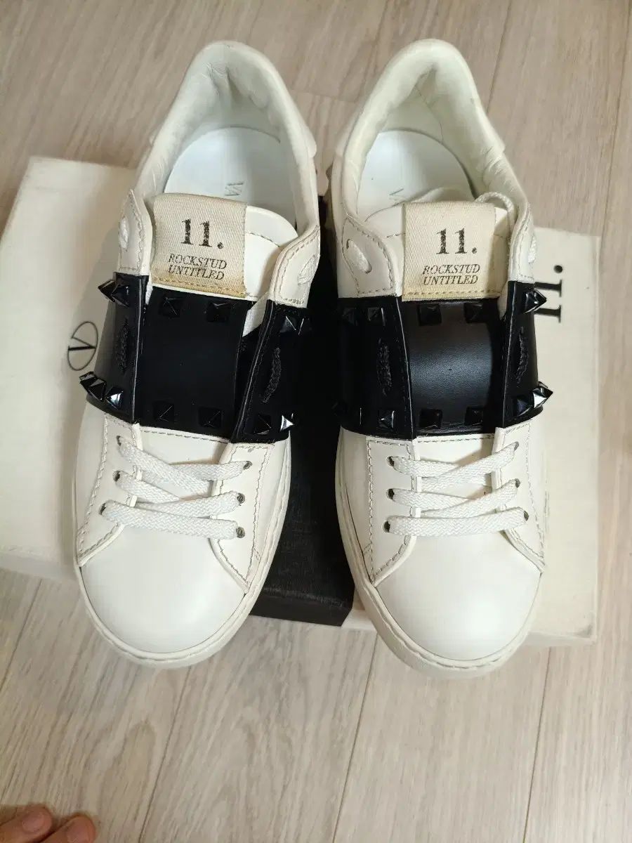 36 Valentino ヴァレンティノ ロックスタッズ アンタイトル スニーカー フルセット 230 240