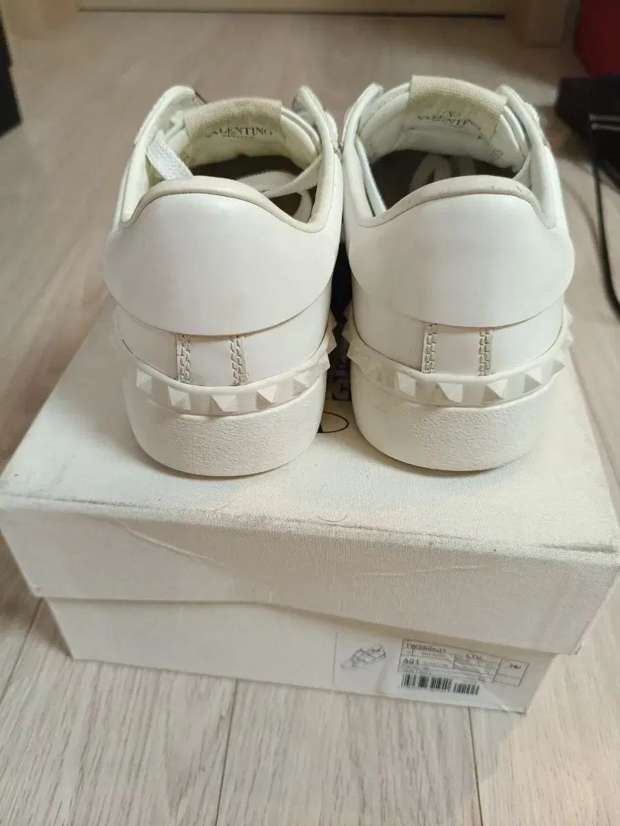 ヴァレンティノ ロックスタッズ