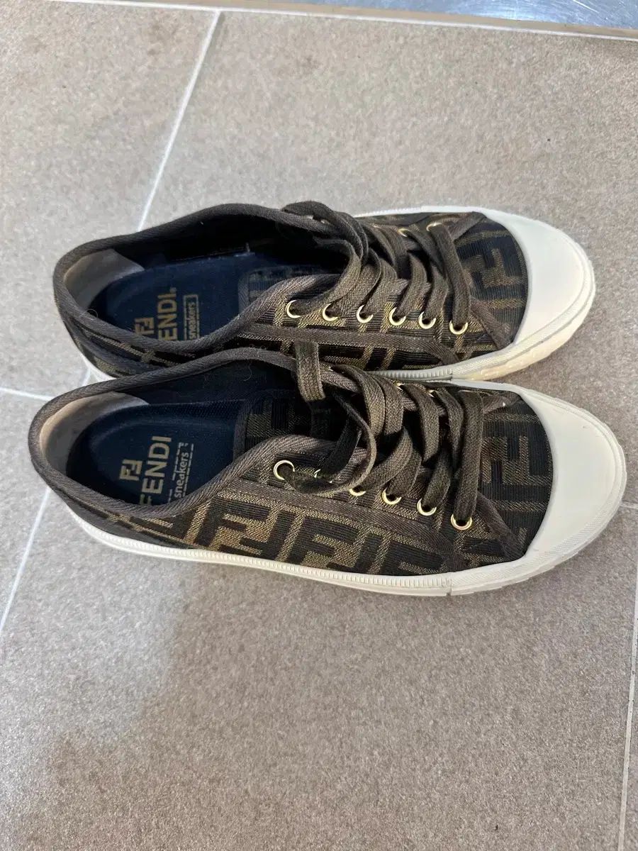 FENDI フェンディ ドミノ レディース スニーカー 38 - メルカリ