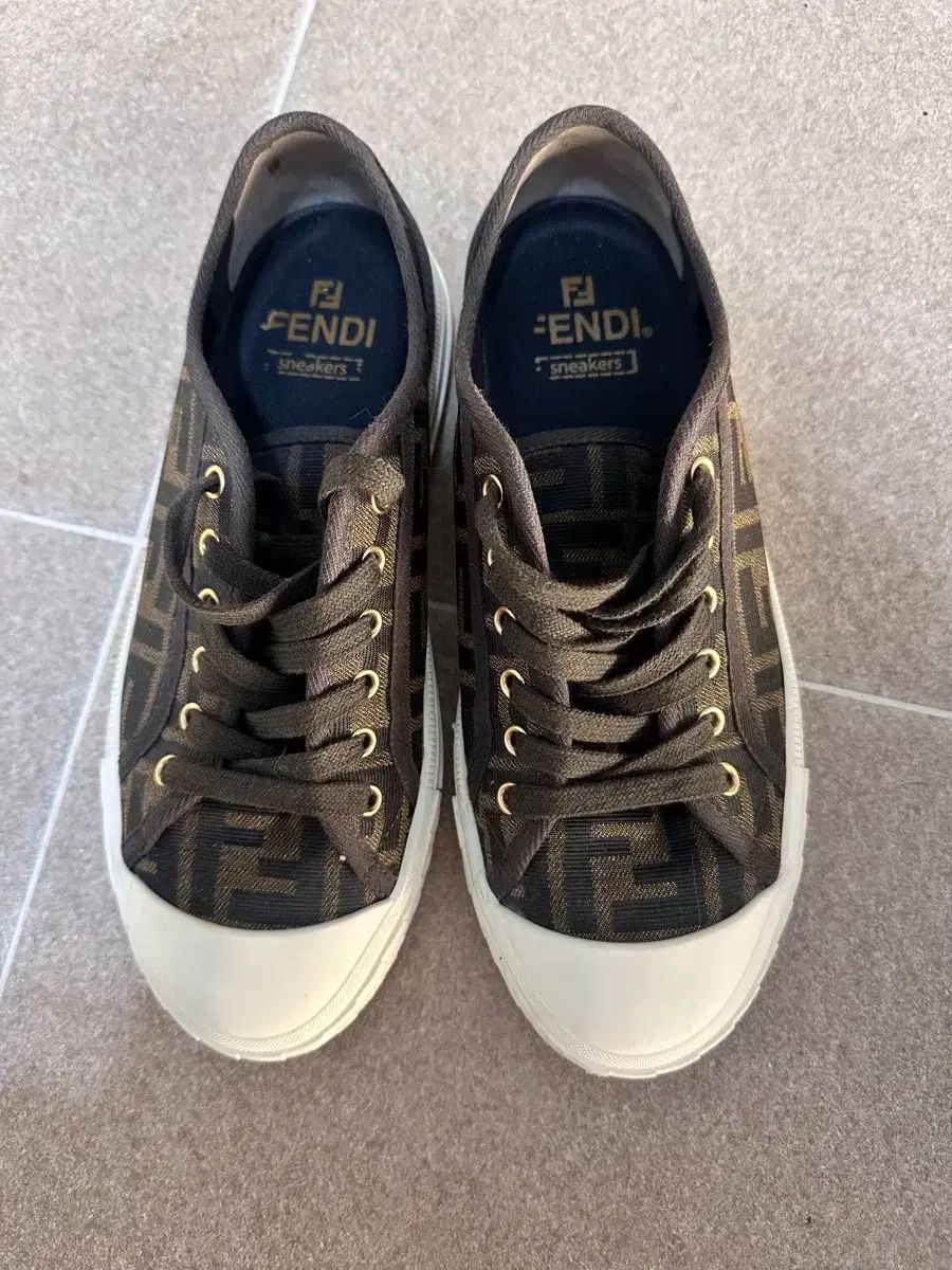 FENDI フェンディ ドミノ レディース スニーカー 38 - メルカリ