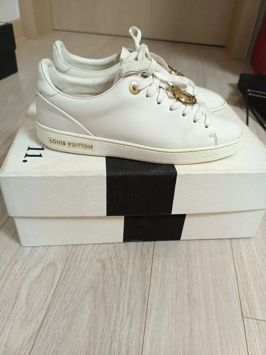 34 Louis Vuitton ルイヴィトン LVサークル フロントロウ スニーカー 白 220 230