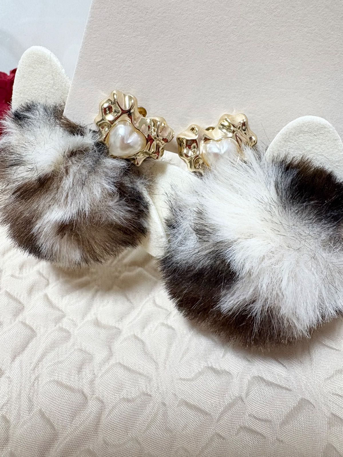 大きな猫耳ファーピアス3 大きな猫耳ファーピアス - メルカリ