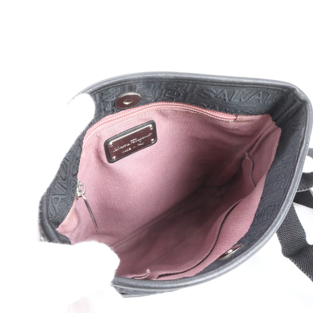 極美品 サルヴァトーレフェラガモ レザー ショルダーバッグ 斜め掛け