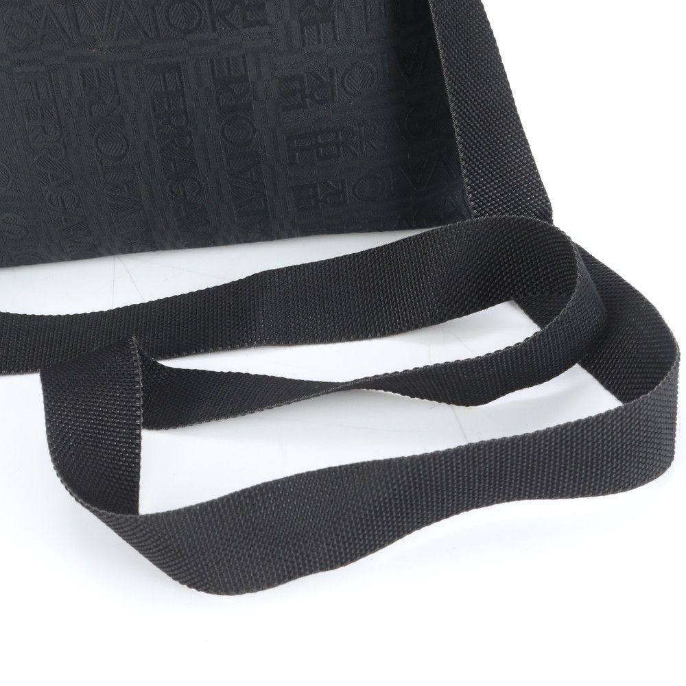 極美品 サルヴァトーレフェラガモ レザー ショルダーバッグ 斜め掛け