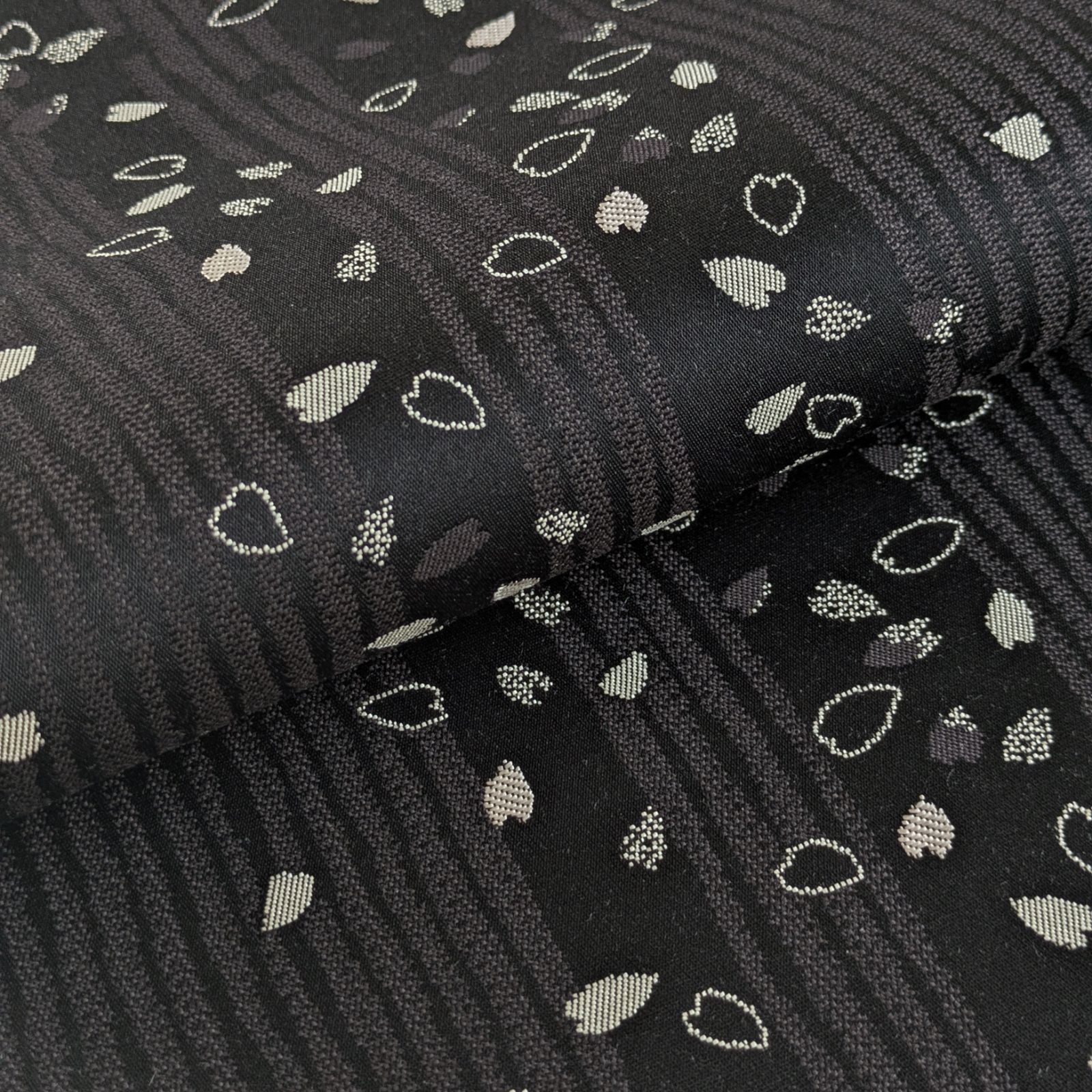 シュトラウス衣正絹本泥染め桜花びらよろけ縞文様袋帯 - メルカリ