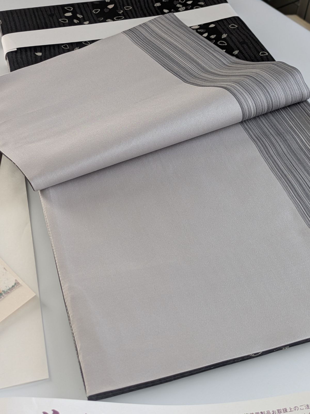 シュトラウス衣正絹本泥染め桜花びらよろけ縞文様袋帯 - メルカリ