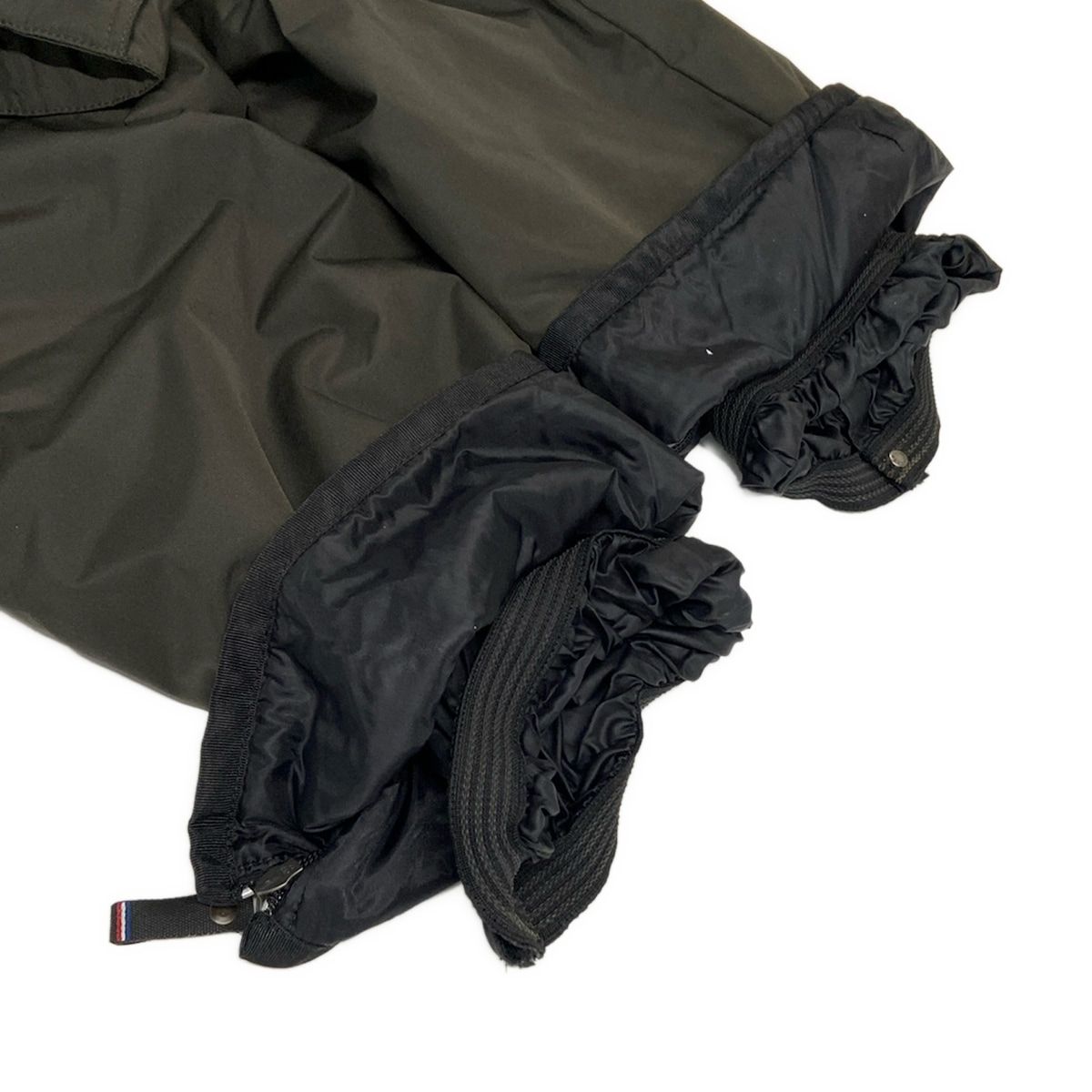 MONCLER モンクレール メンズセットアップ メンズ - カーキ 防寒対策 ビジネススーツ 