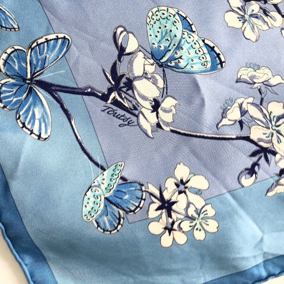 HERMES エルメス 大判スカーフ カレ90 桜と蝶々 ブルー系 小花柄