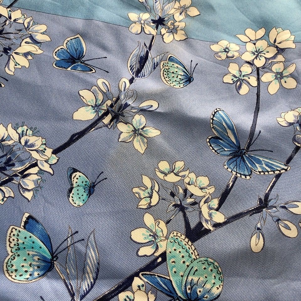 HERMES エルメス 大判スカーフ カレ90 桜と蝶々 ブルー系 小花柄