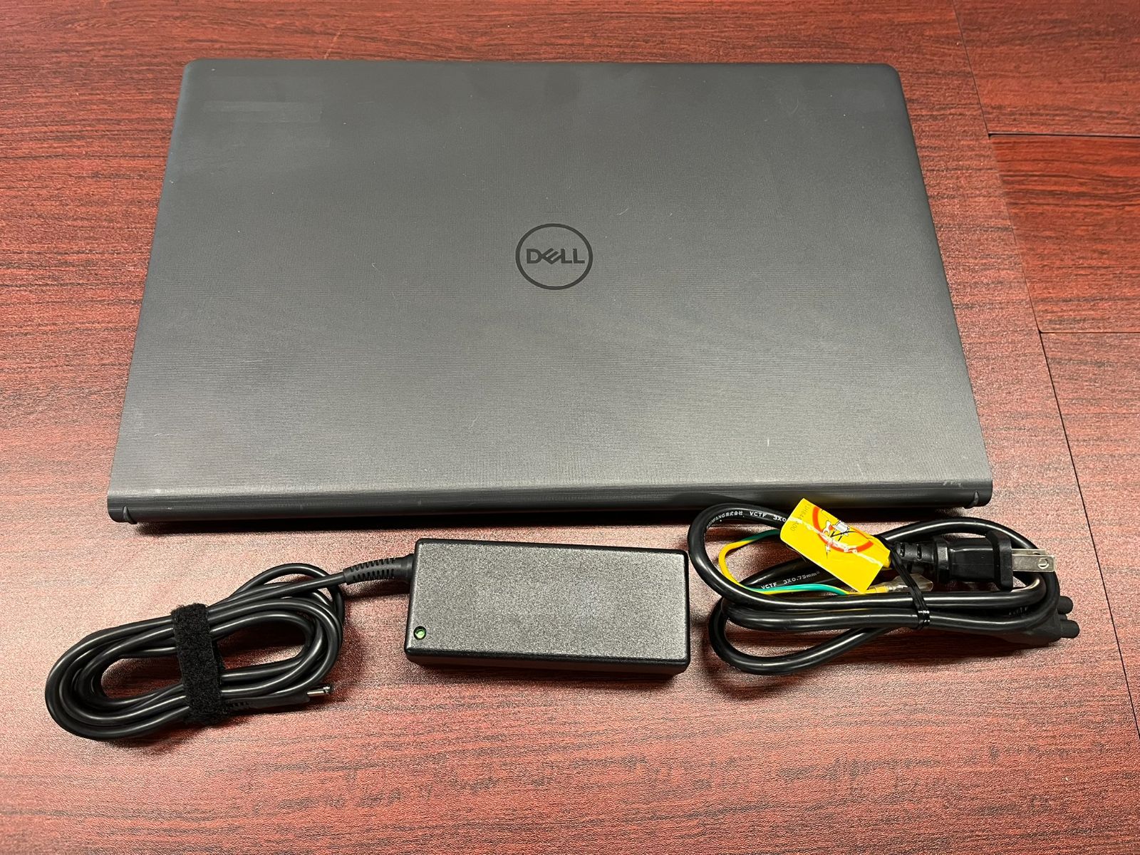 DELL Vostro 15 3510 142