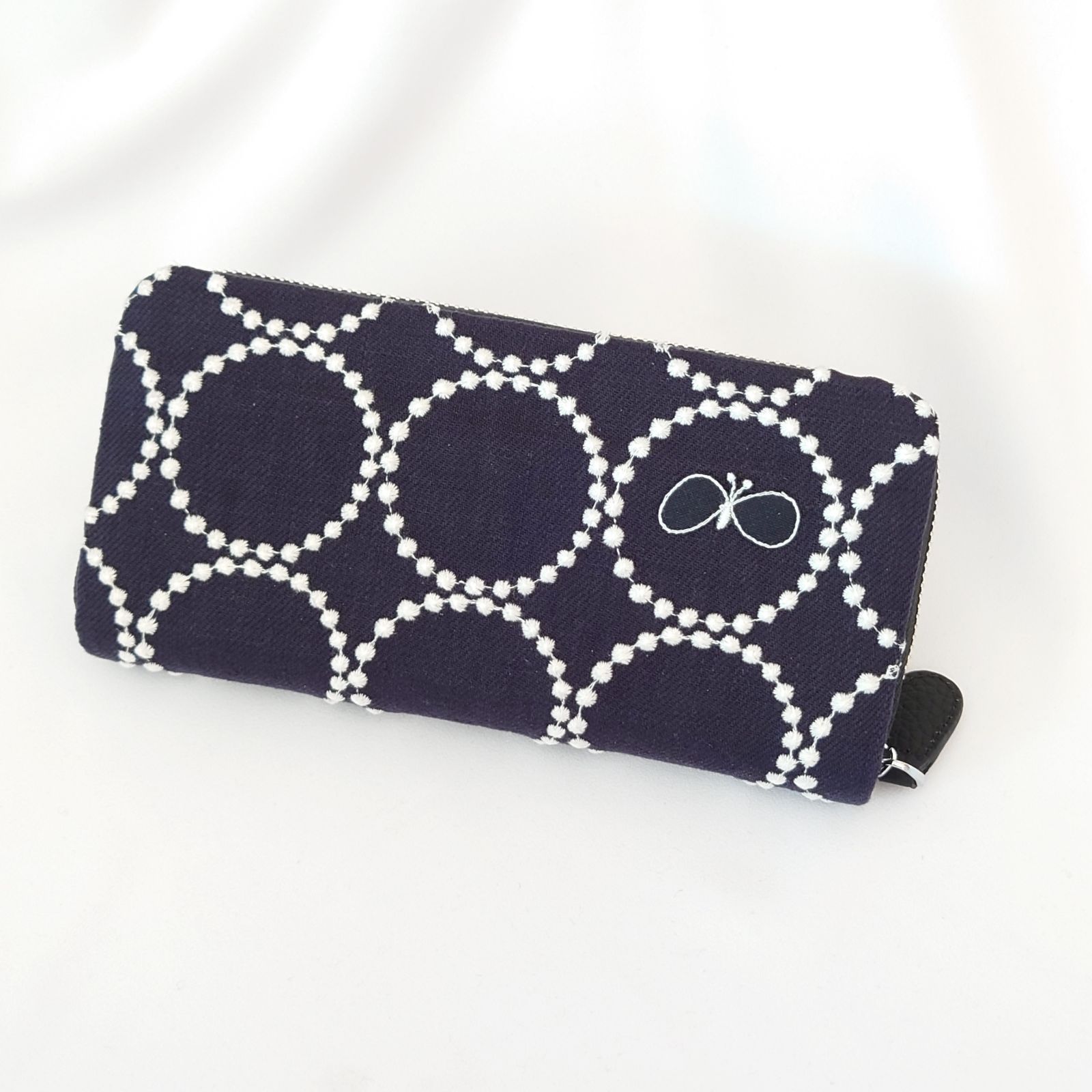 受注製作】刺繍7つ・タンバリン ネイビー×ホワイト 本革長財布 ミナ