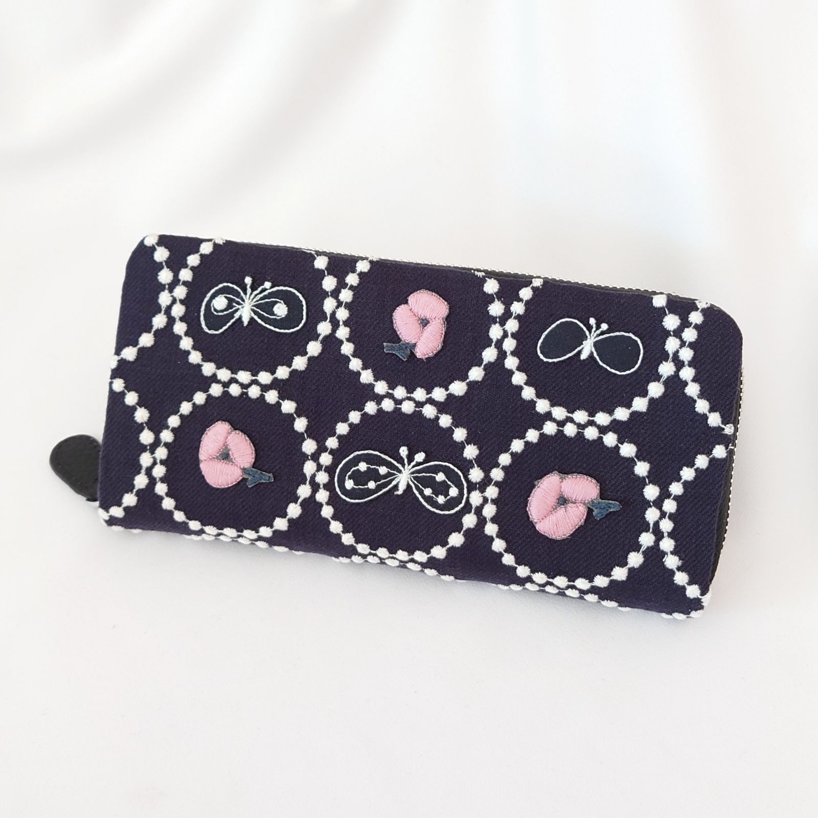 受注製作】刺繍7つ・タンバリン ネイビー×ホワイト 本革長財布 ミナ