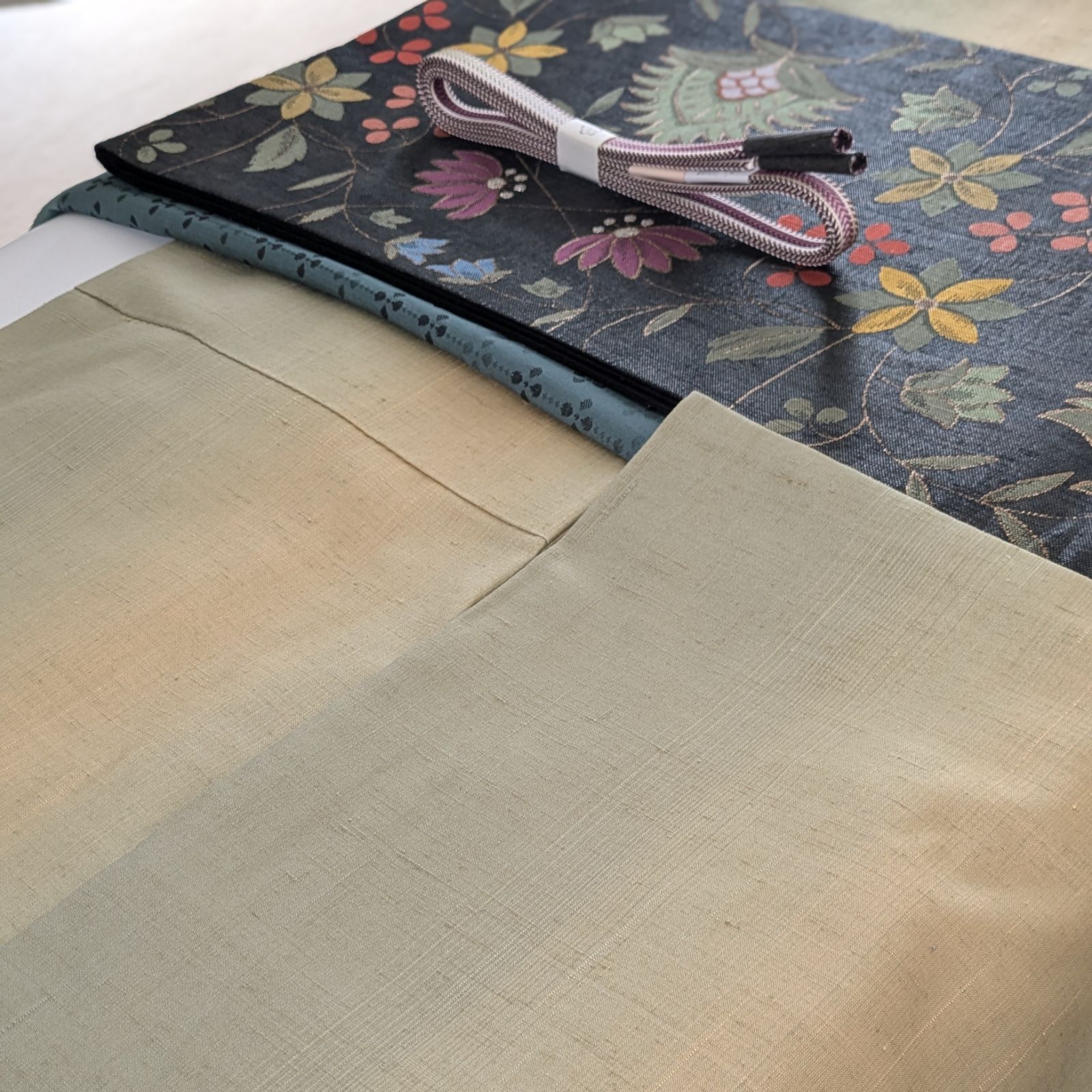 シュトラウス衣正絹勝山織物更紗