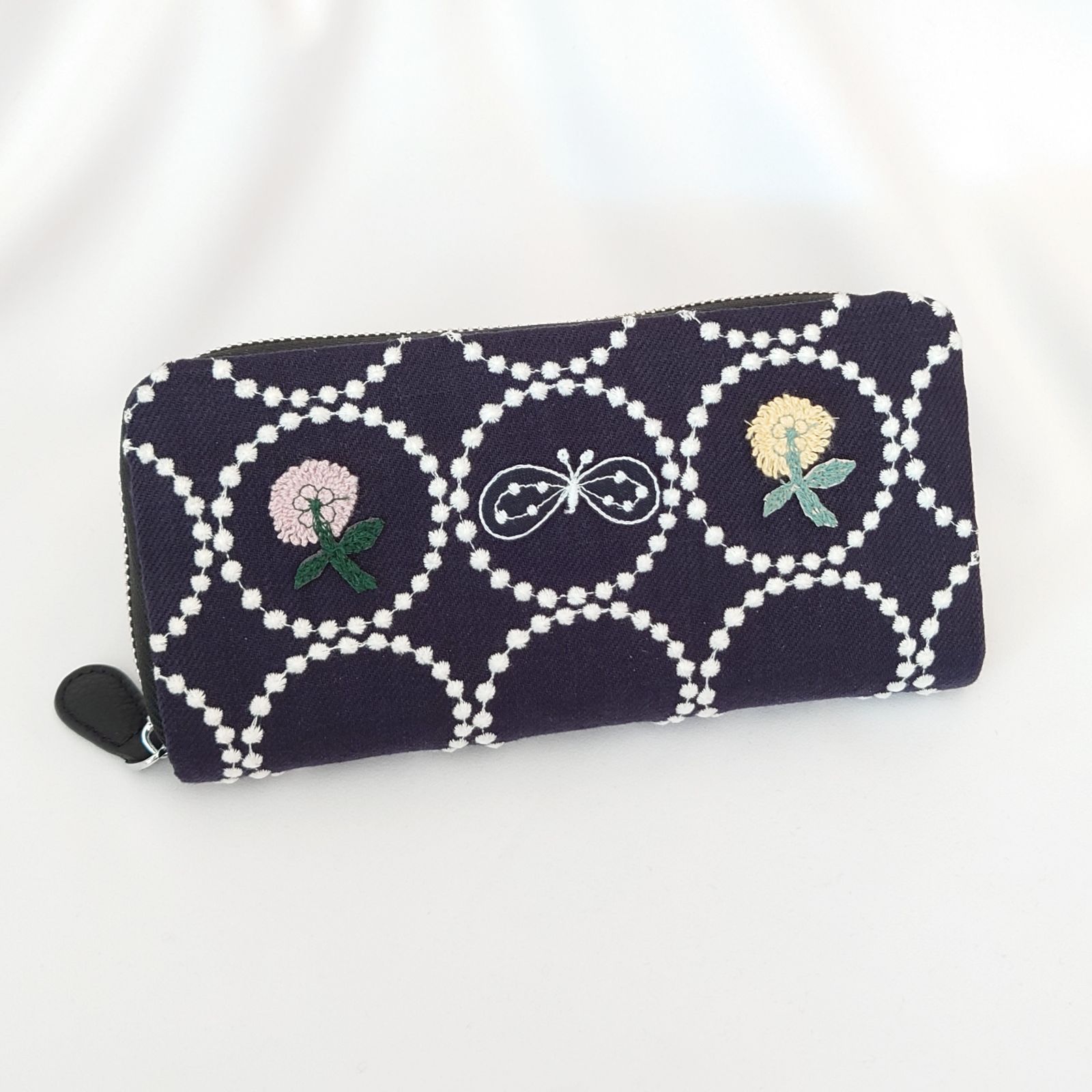 受注製作】刺繍3つ・タンバリン ネイビー×ホワイト 本革長財布 ミナ