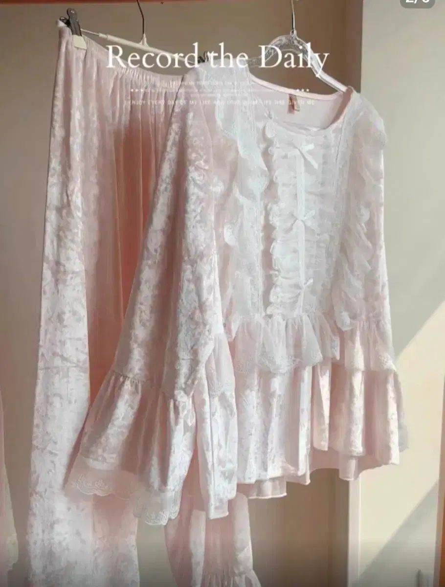 レースフリルツアーベルベットパジャマセット とても