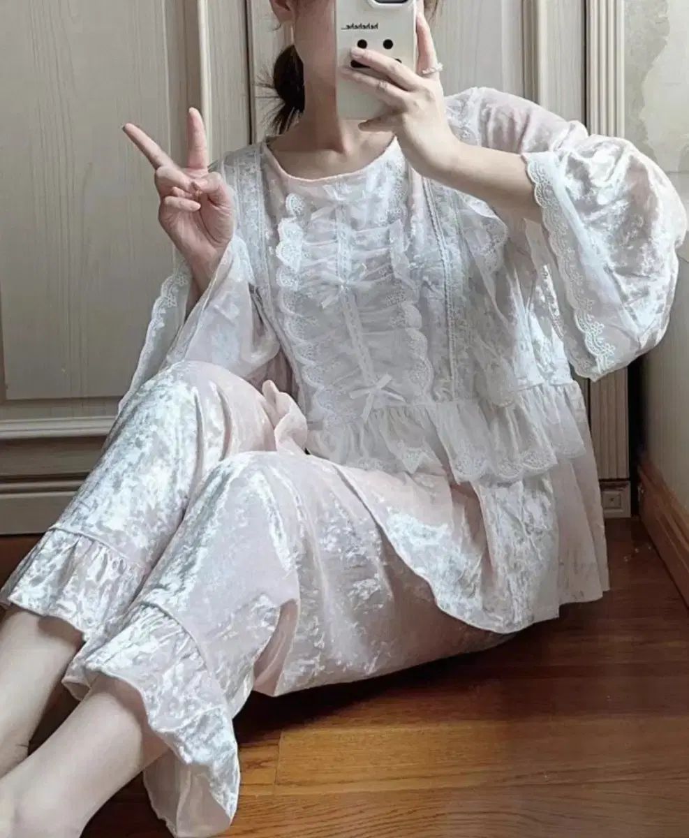 レースフリルツアーベルベットパジャマセット とても