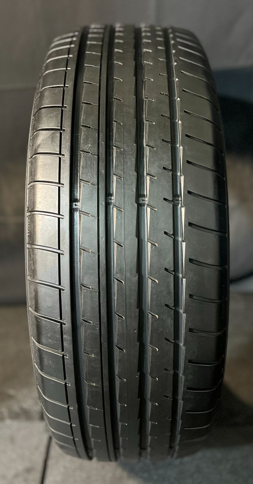 うっすらイボ 製 約9 8分山 ヨコハマ アドバン ADVAN V 61 E 235 55 R 20 1本 h_775