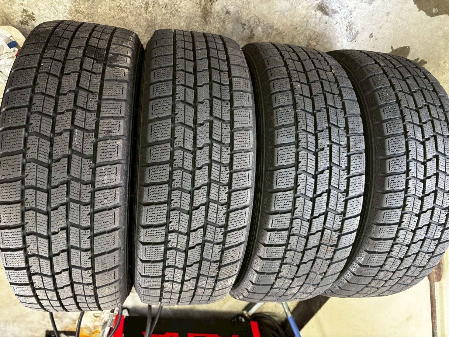 スタッドレスタイヤ