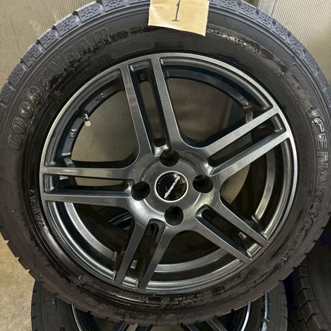 プジョー 308 グリフ 17C5F02スタッドレスタイヤ アルミホイール205/55