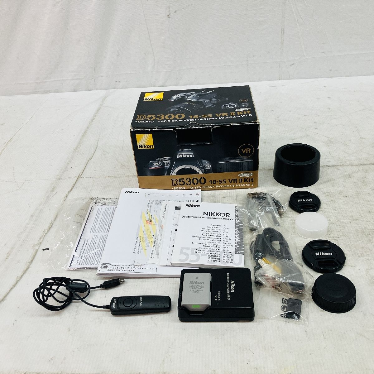 Nikon D5300 18-55mm ボディ F3.5-5.6G VR II 55-300mm F4.5-5.6G ED