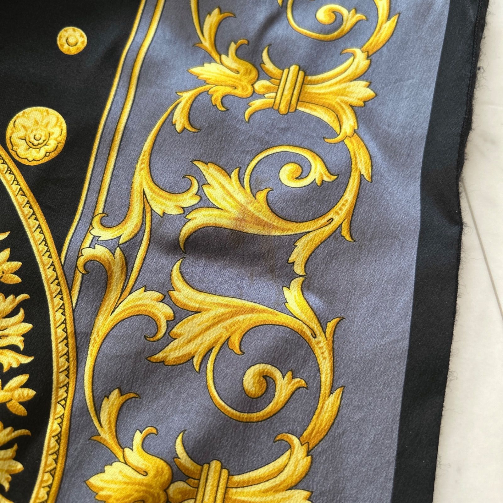 Versace ヴェルサーチ メドゥーサ メデューサ プリント マフラー